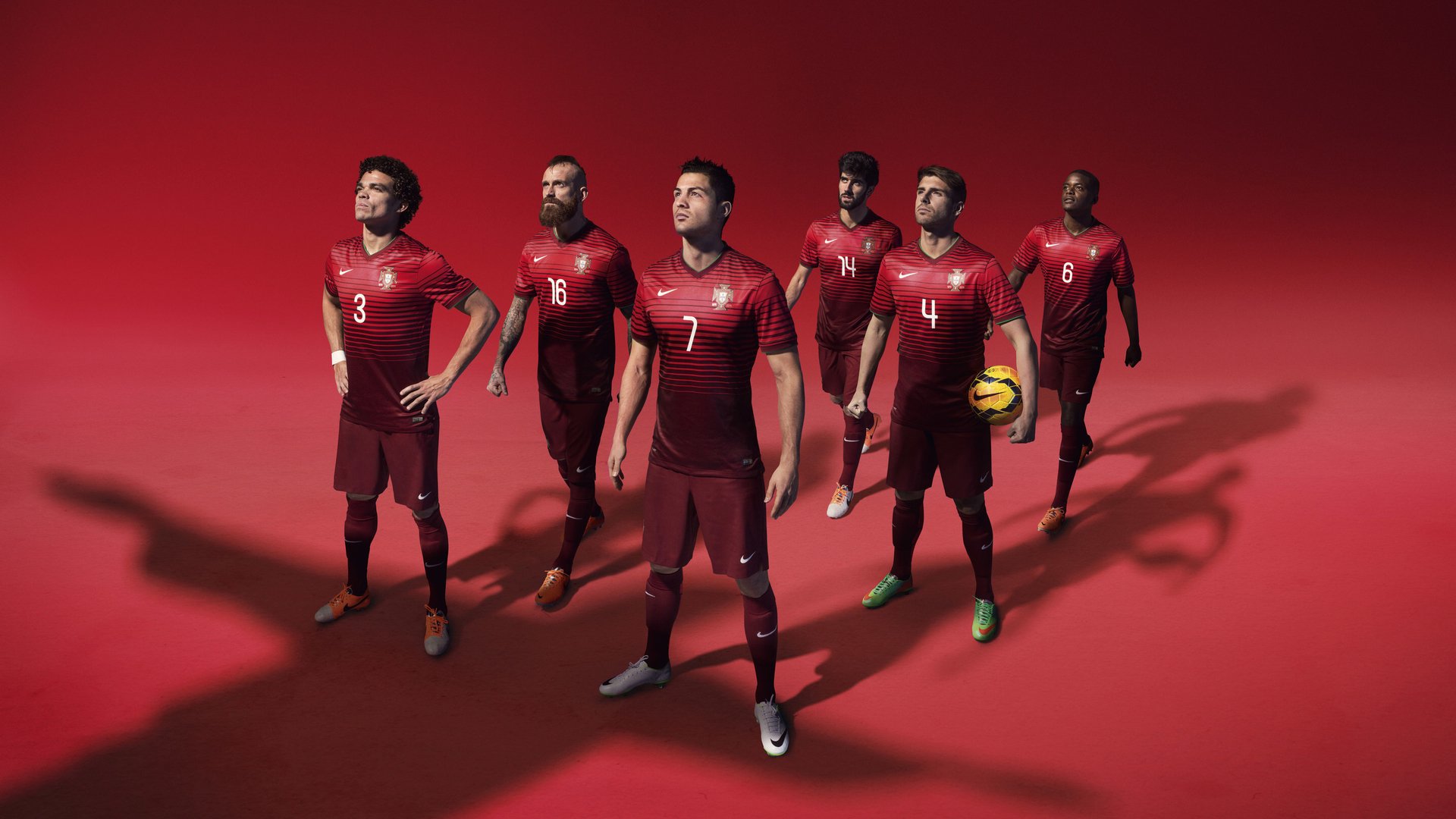 C罗与昔日恩师赛场重逢热泪盈眶,c罗与球迷