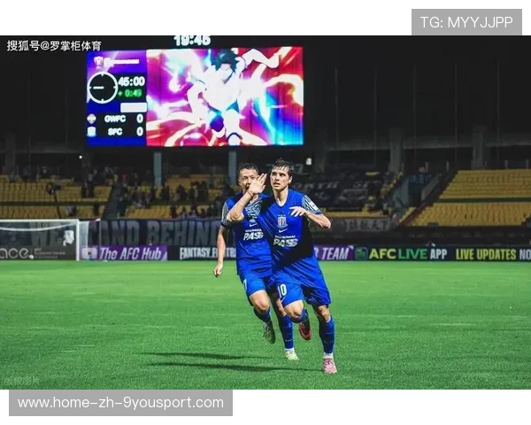 上海申花拉唐助攻队友头球得分：场上默契照亮胜利之路